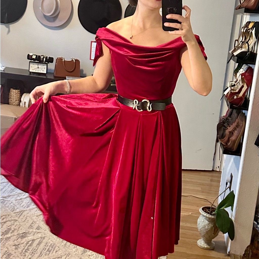 Elegant Off-Shoulder Velvet Midi Dress In Deep Red
